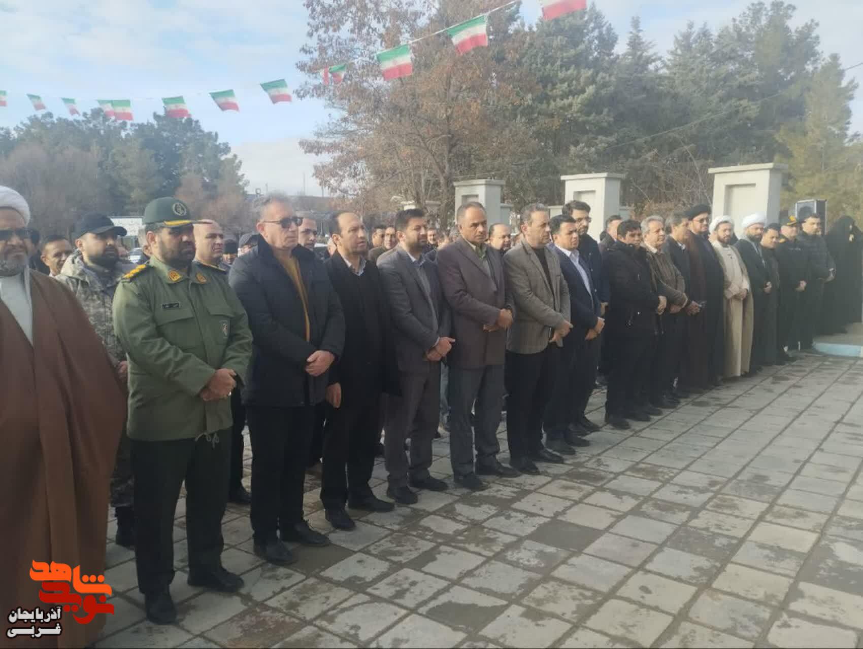 مراسم غبارروبی  و عطرافشانی مزار شهدا در نقده