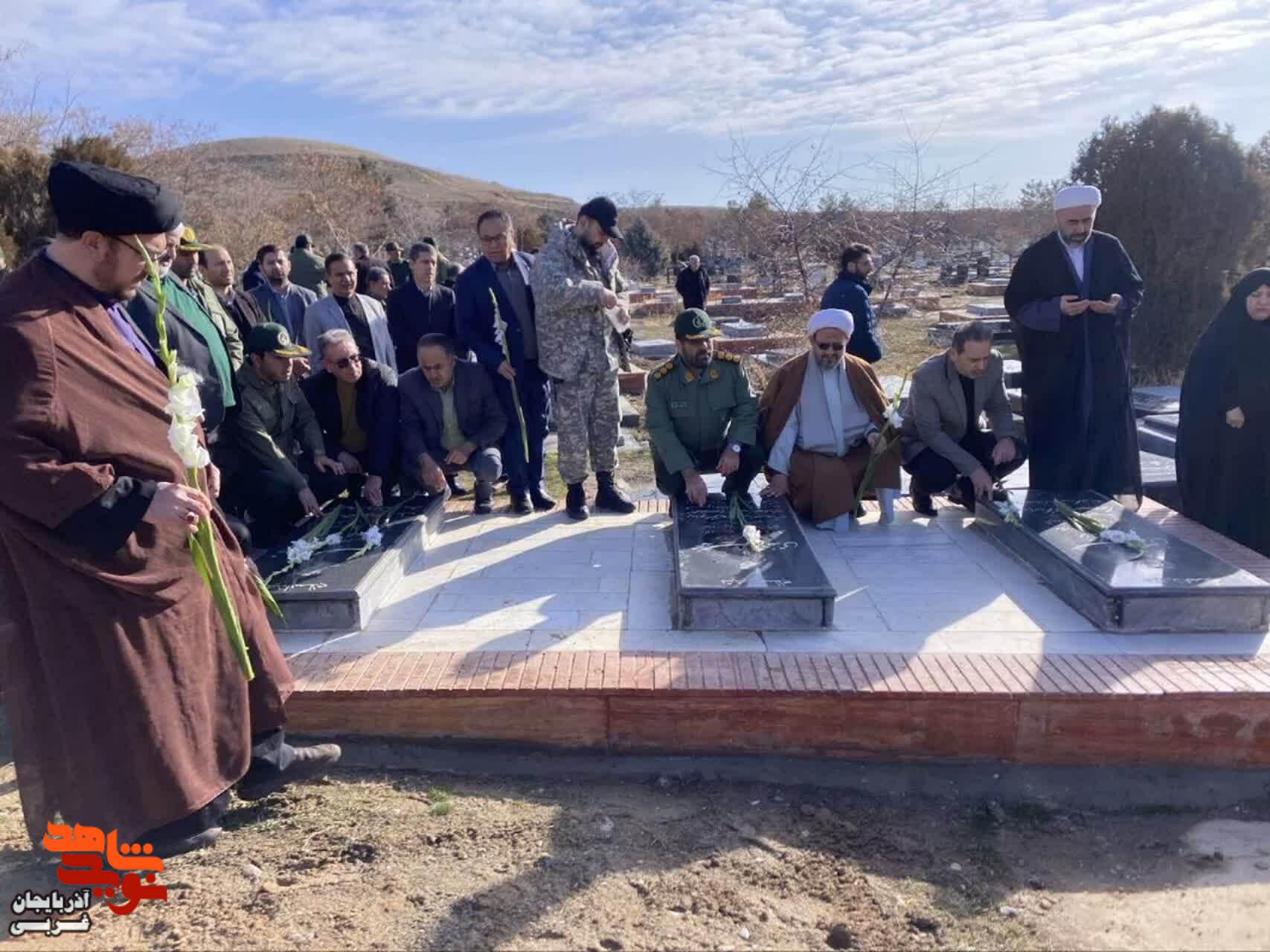 مراسم غبارروبی  و عطرافشانی مزار شهدا در نقده
