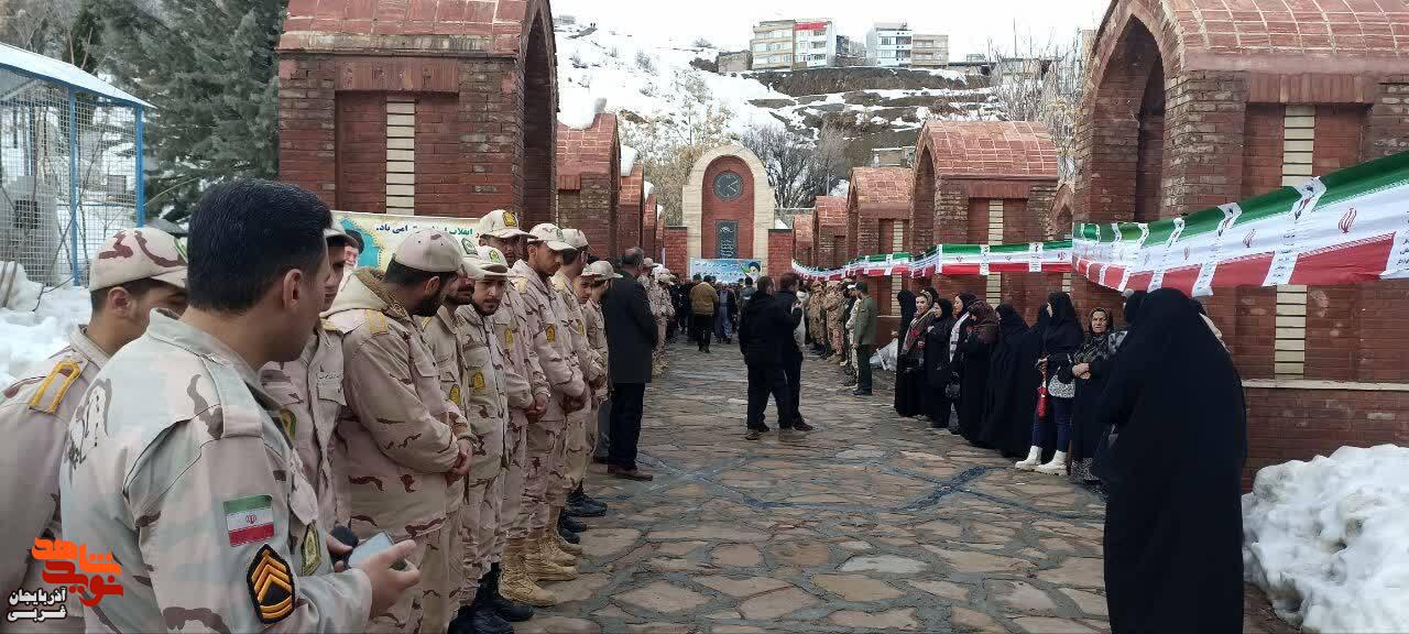 غبارروبی مزار شهدای سردشت به مناسبت دهه مبارک فجر