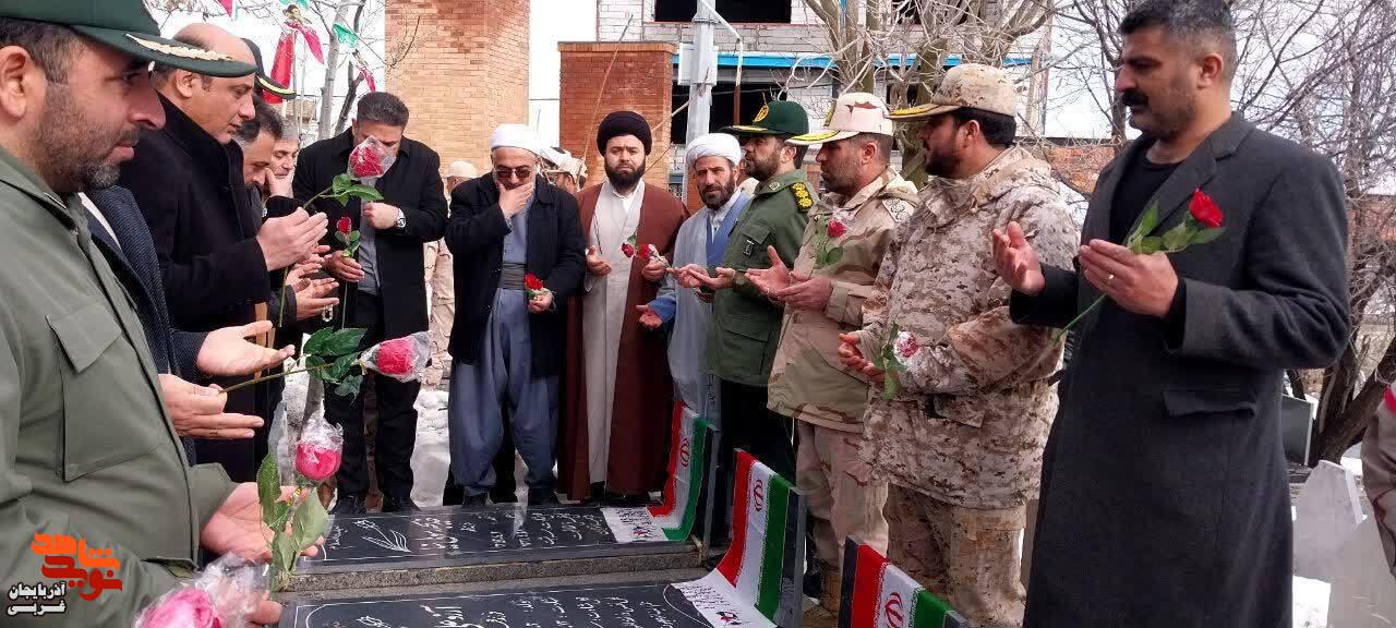 غبارروبی مزار شهدای سردشت به مناسبت دهه مبارک فجر