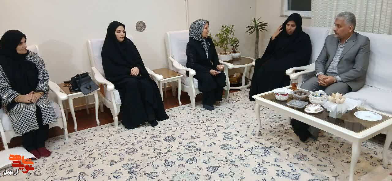دیدار مدیرکل بنیاد شهید و امور ایثارگران استان اردبیل با خانواده شهید«سیف اله قاسم وند»