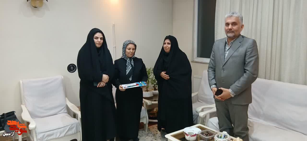 دیدار مدیرکل بنیاد شهید و امور ایثارگران استان اردبیل با خانواده شهید«سیف اله قاسم وند»