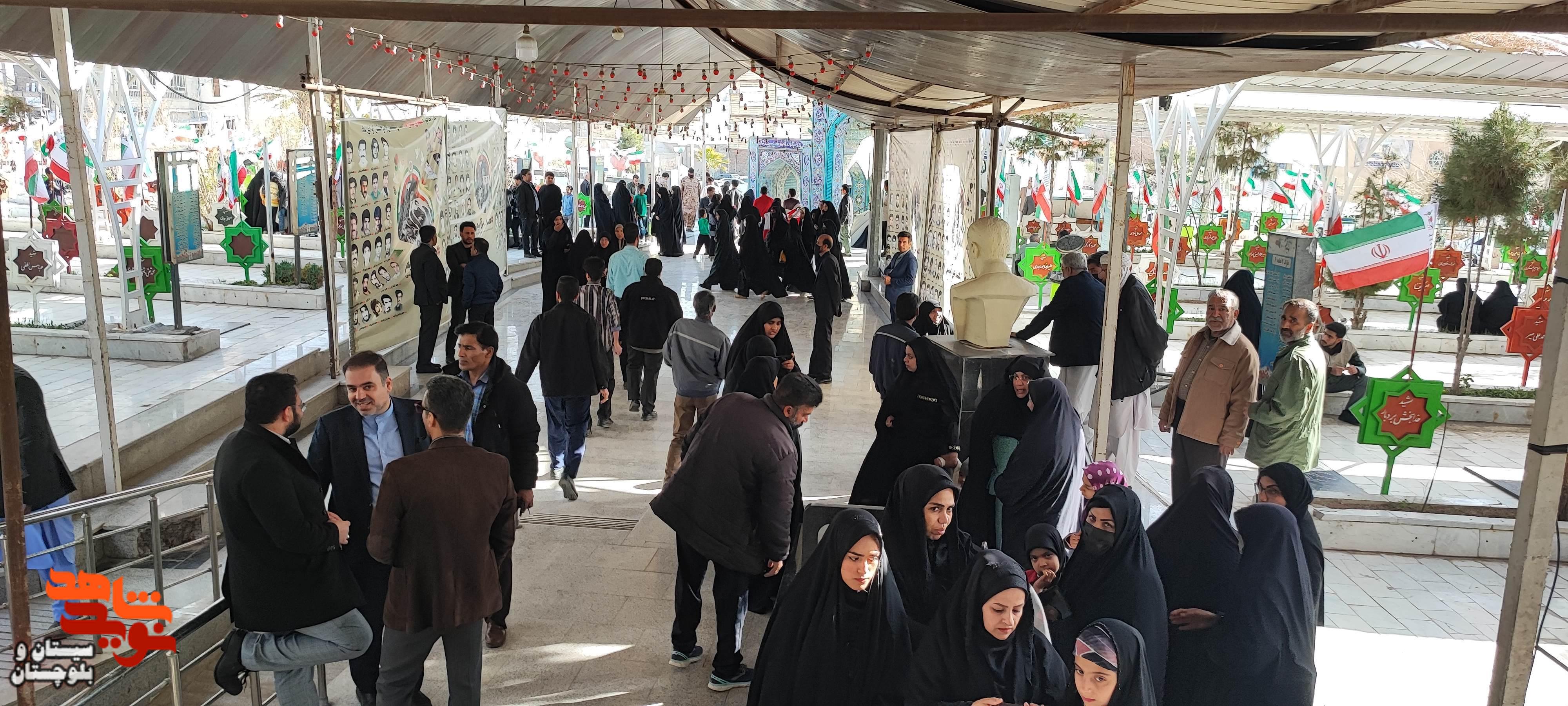 مراسم میهمانی لالهها در گلزار شهدای زاهدان برگزار شد مراسم میهمانی لالهها در گلزار شهدای زاهدان برگزار شد