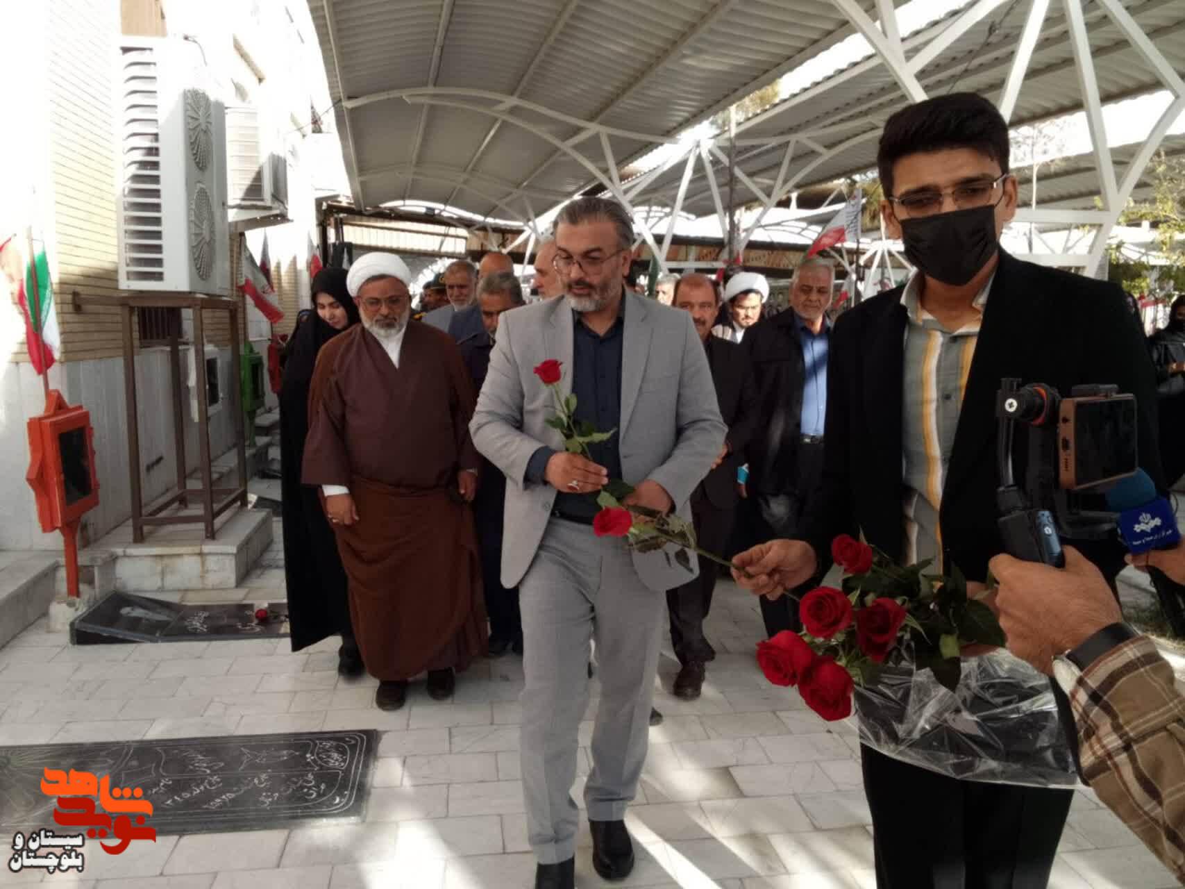 مراسم میهمانی لالهها در گلزار شهدای زاهدان برگزار شد مراسم میهمانی لالهها در گلزار شهدای زاهدان برگزار شد