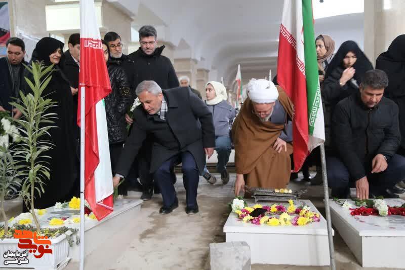 آیین «مهمانی لاله‌ها» همزمان با سراسر کشور در گلزار شهدای وادی رحمت تبریز برگزار شد