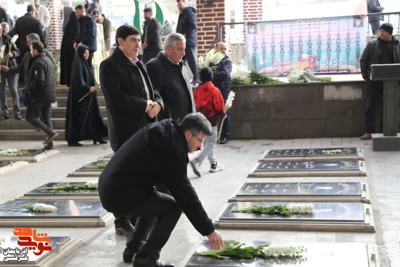 آیین «مهمانی لاله‌ها» همزمان با سراسر کشور در گلزار شهدای وادی رحمت تبریز برگزار شد