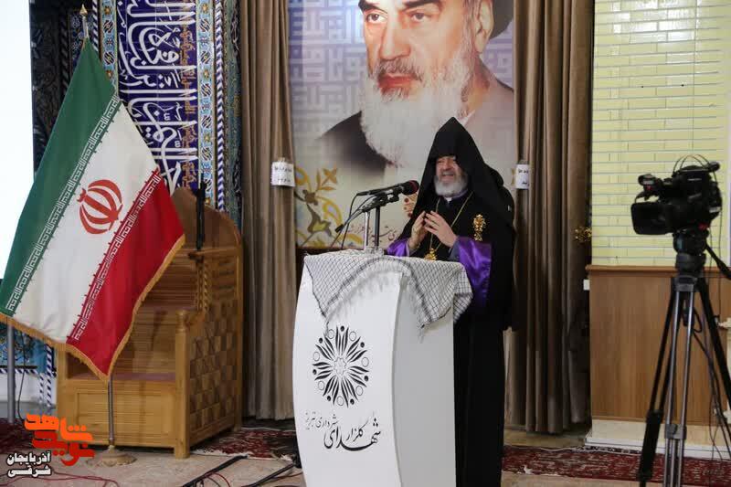 آیین «مهمانی لاله‌ها» همزمان با سراسر کشور در گلزار شهدای وادی رحمت تبریز برگزار شد