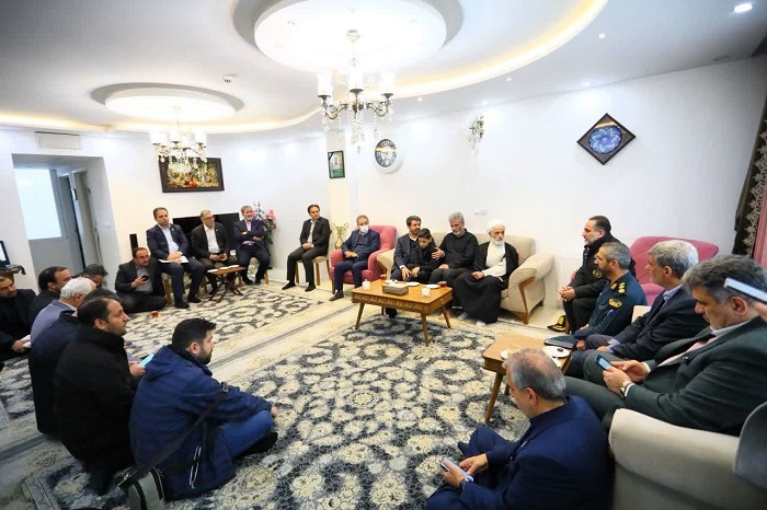 معاون حقوقی رئیس‌جمهور میهمان خانواده شهید بخشیان شد