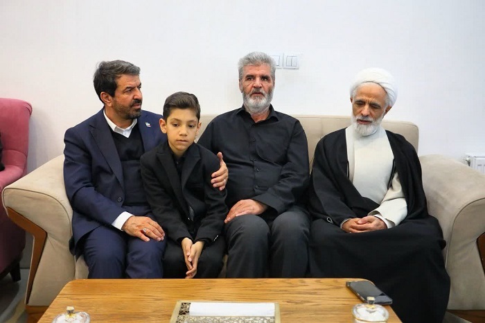 معاون حقوقی رئیس‌جمهور میهمان خانواده شهید بخشیان شد