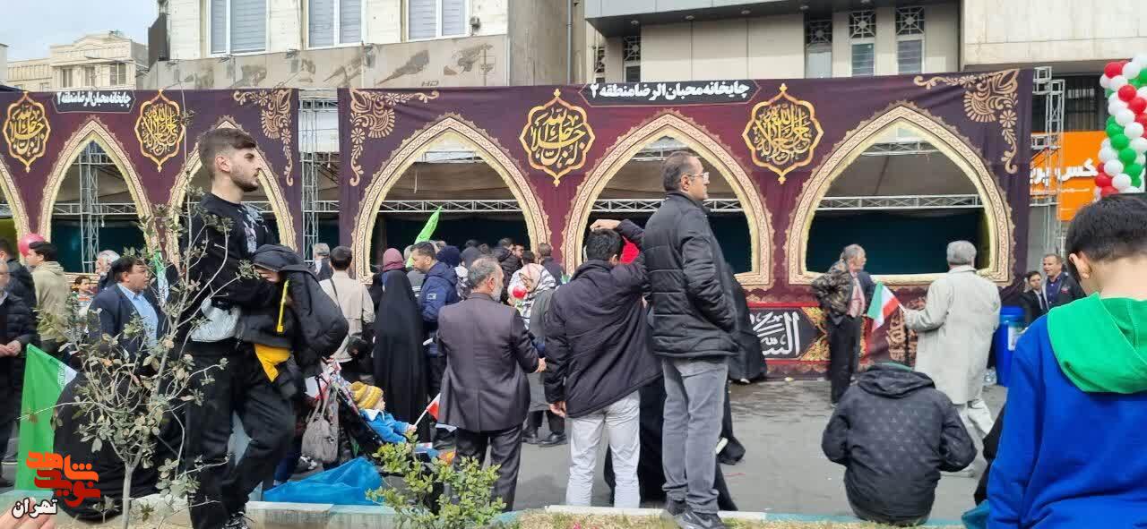مردم تهران و خانواده‌های معظم شهدا با حضوری پرشور به ندای رهبر انقلاب لبیک گفتند