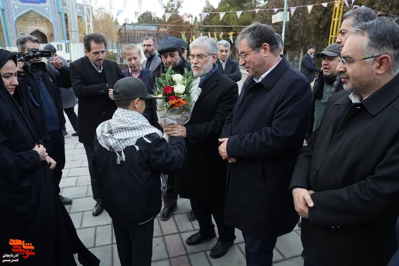 ادای احترام وزیر علوم، استاندار آذربایجان‌غربی به مقام شامخ شهدای ارومیه