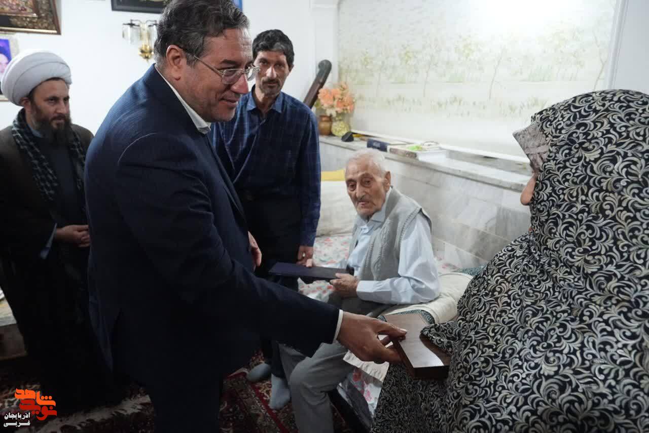 همزمان با یوم‌الله ۲۲ بهمن دیدار استاندار آذربایجان‌غربی با خانواده معظم شهیدان بهفر