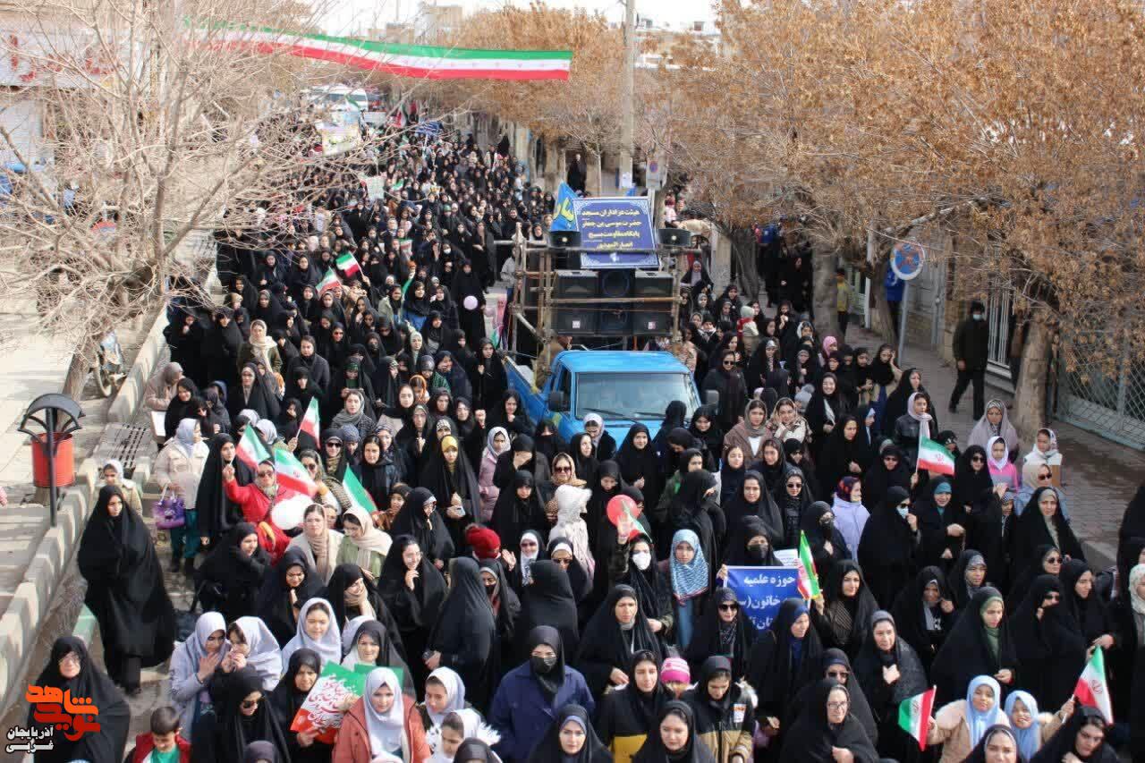 راهپیمایی یوم الله ۲۲ بهمن در تکاب