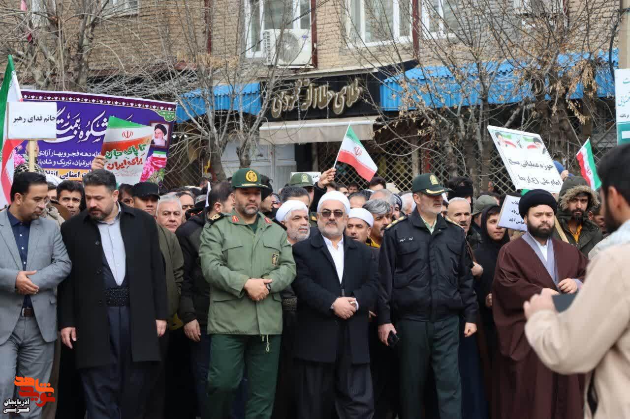 راهپیمایی یوم الله 22 بهمن در شهرستان سردشت