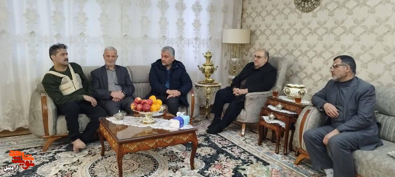 دیدار و عیادت مشاور امور ایثارگران استاندار اردبیل با فرزند شهید«مقصود قنبرزاده»