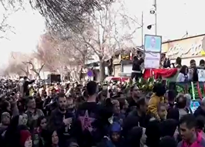فیلم | تشییع پیکر مطهر شهید «مرتضی کشاورزراد» در قزوین