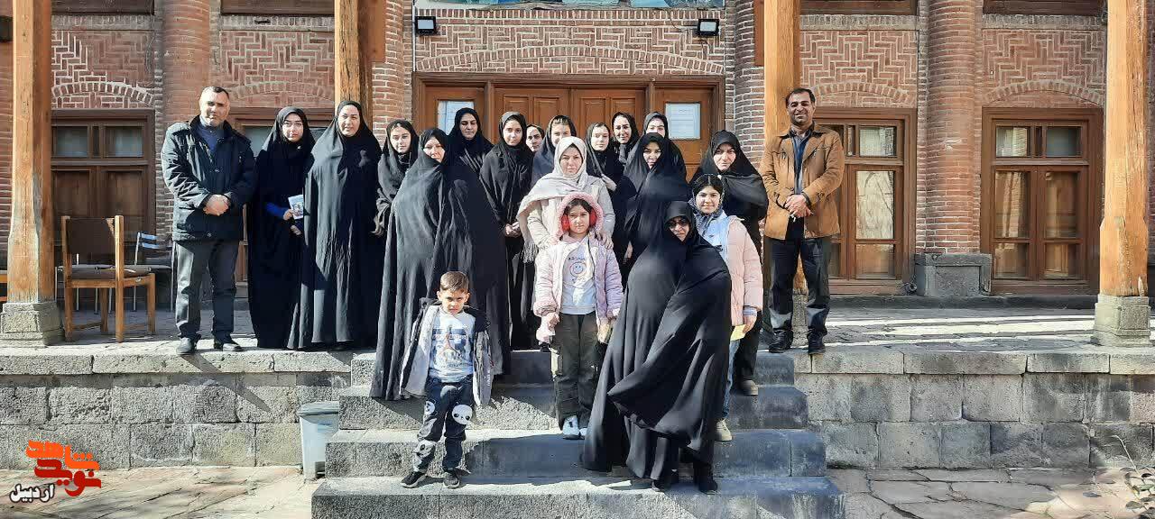 بازدید فرزندان شهدا و خانواده های شهدای غریب گرمی از موزه شهدای اردبیل+ عکس بازدید فرزندان شهدا و خانواده های شهدای غریب گرمی از موزه شهدای اردبیل+ عکس