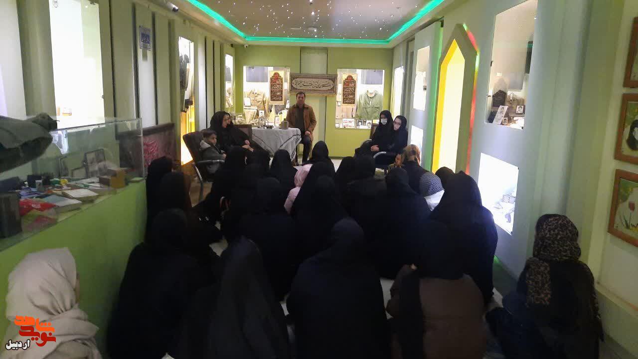 بازدید فرزندان شهدا و خانواده های شهدای غریب گرمی از موزه شهدای اردبیل+ عکس بازدید فرزندان شهدا و خانواده های شهدای غریب گرمی از موزه شهدای اردبیل+ عکس