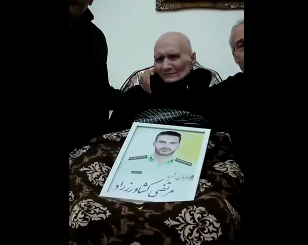 فیلم | لحظاتی از خداحافظی خانواده شهید مرتضی کشاورزراد با پیکر شهید فیلم | لحظاتی از خداحافظی خانواده شهید مرتضی کشاورزراد با پیکر شهید