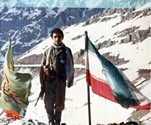 همیشه پیروز خط امام باشید