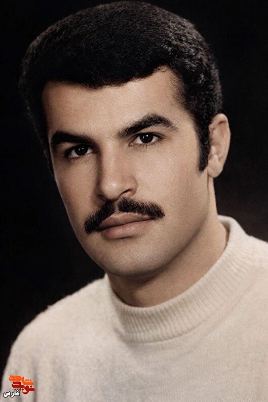 اینجا قرار عاشقی است، از نوجوان سیزده‌ساله تا پیرمرد خمیده همه در راه معشوق