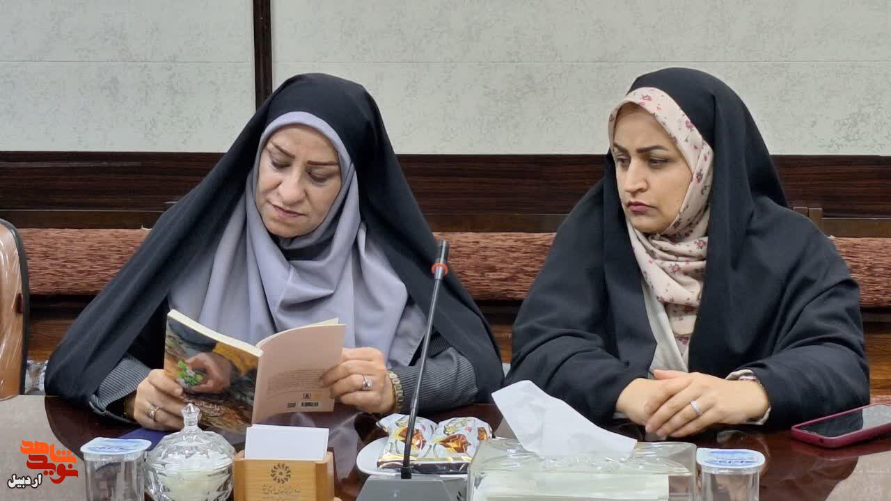 مراسم رونمایی از کتاب «باغبان موصل» زندگی داستانی شهید غریب «ابراهیم رضایی» در اردبیل+ عکس