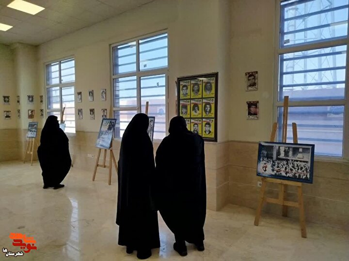 گزارش تصویری| برپایی نمایشگاه تصاویر و کتاب زندگی‌نامه و وصیت‌نامه شهدای بهارستان