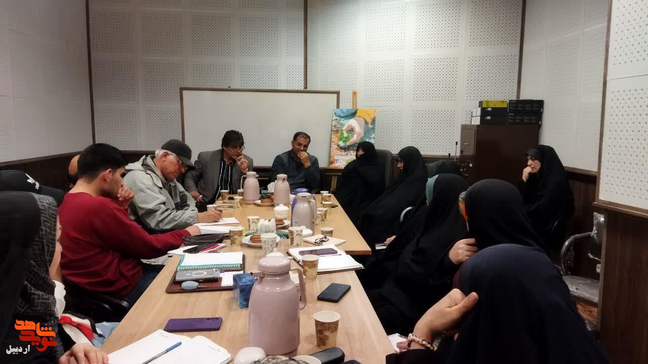 کارگاه آموزش خاطره نویسی با محوریت کتاب «باغبان موصل» در اردبیل برگزار شد کارگاه آموزش خاطره نویسی با محوریت کتاب «باغبان موصل» در اردبیل برگزار شد