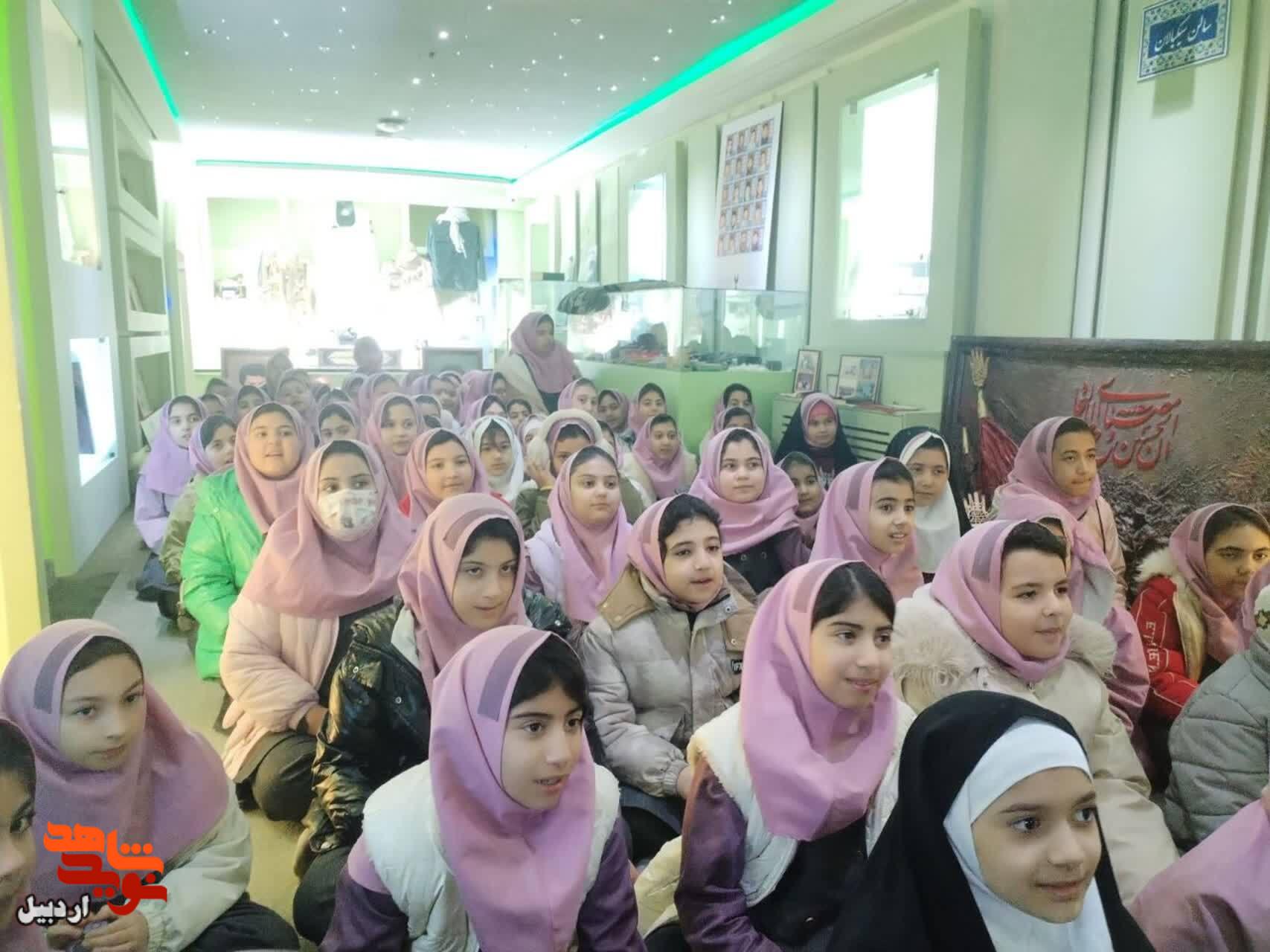 بازدید دانشآموزان دبستان دخترانه شهید سقایی از موزه شهدای اردبیل+عکس بازدید دانشآموزان دبستان دخترانه شهید سقایی از موزه شهدای اردبیل+عکس