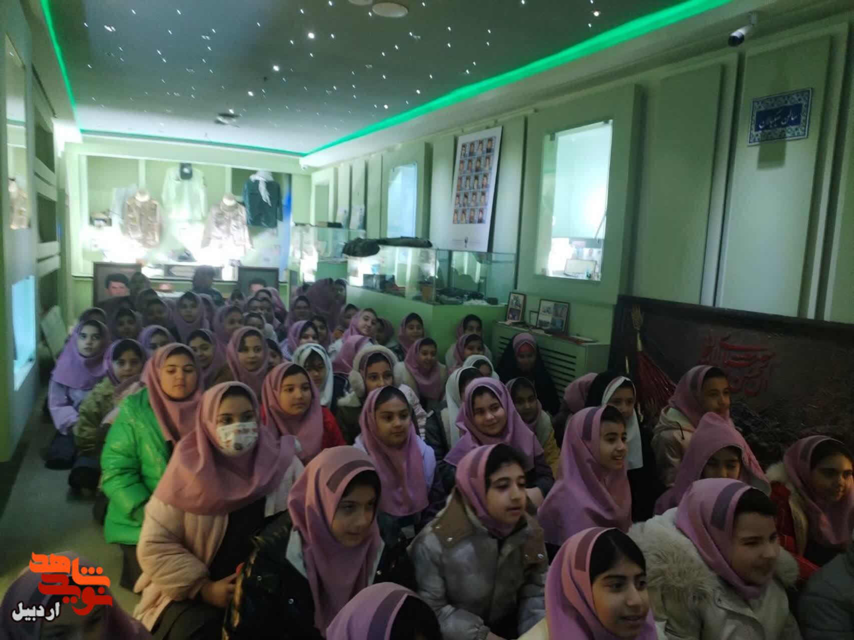 بازدید دانشآموزان دبستان دخترانه شهید سقایی از موزه شهدای اردبیل+عکس بازدید دانشآموزان دبستان دخترانه شهید سقایی از موزه شهدای اردبیل+عکس