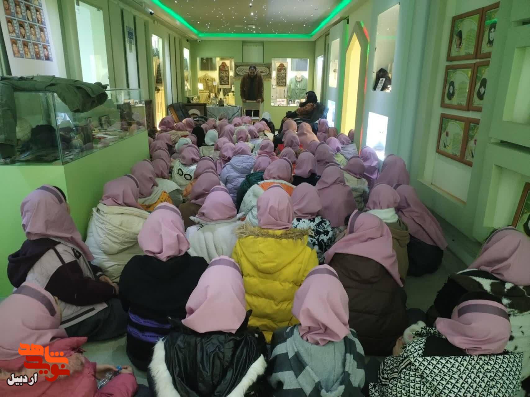 بازدید دانشآموزان دبستان دخترانه شهید سقایی از موزه شهدای اردبیل+عکس بازدید دانشآموزان دبستان دخترانه شهید سقایی از موزه شهدای اردبیل+عکس