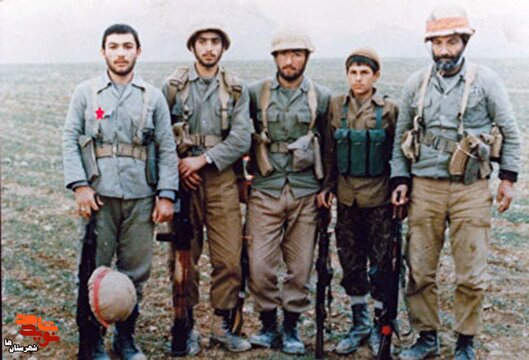 اصغر با اینکه سنی نداشت، اما به بچه‌ها نماز یاد می‌داد