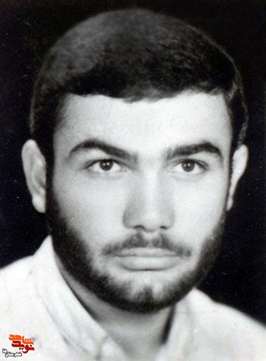 اصغر مکبر مسجد بود