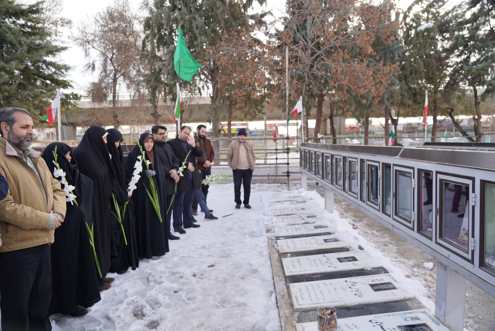مزار جانبازان شهید در گلزار شهدای قزوین گلباران شد مزار جانبازان شهید در گلزار شهدای قزوین گلباران شد