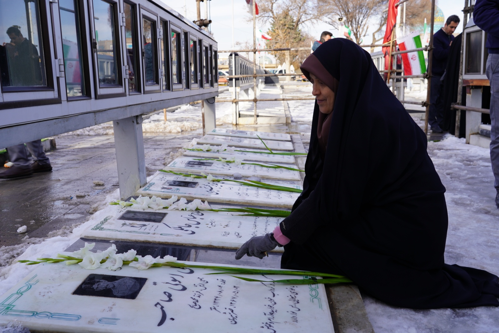 مزار جانبازان شهید در گلزار شهدای قزوین گلباران شد مزار جانبازان شهید در گلزار شهدای قزوین گلباران شد