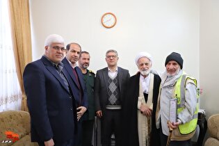 دیدار نماینده ولی‌فقیه در استان و امام جمعه اراک با جانباز احمد احمدی معین