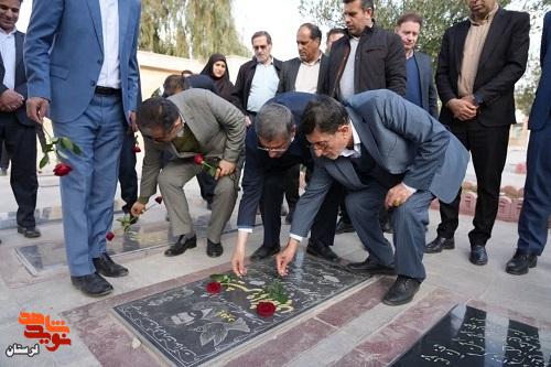 گلزار شهدای شهرستان پلدختر عطرافشانی شد