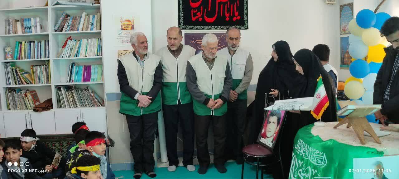 زنگ مقاومت با نوای سرود دانش‌آموزان در دبستان شهید علی جنابزاده به صدا درآمد