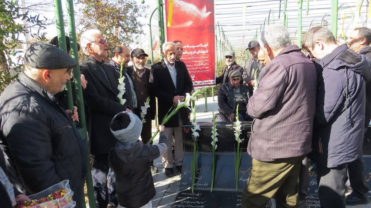 قبور مطهر شهدای غریب در اسارت همدان عطرافشانی شد