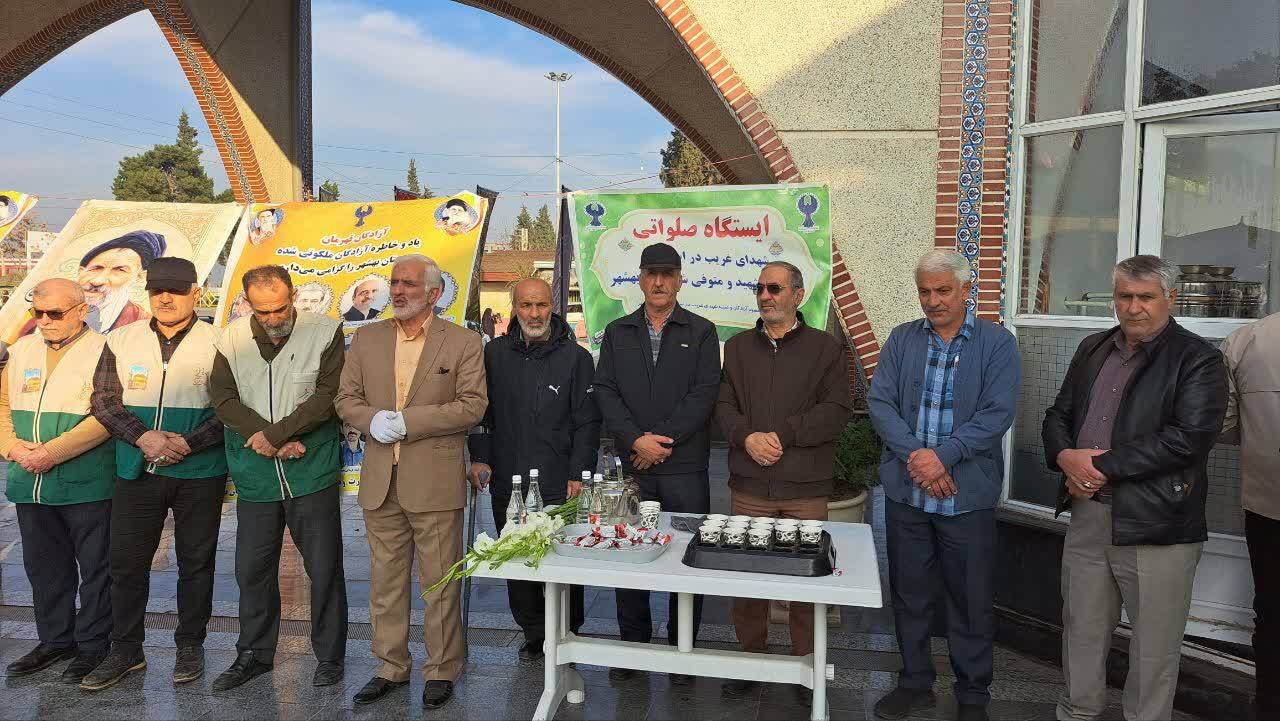 آیین عطرافشانی و گلباران مزار شهدای غریب در اسارت شهرستان بهشهر برگزار شد آیین عطرافشانی و گلباران مزار شهدای غریب در اسارت شهرستان بهشهر برگزار شد