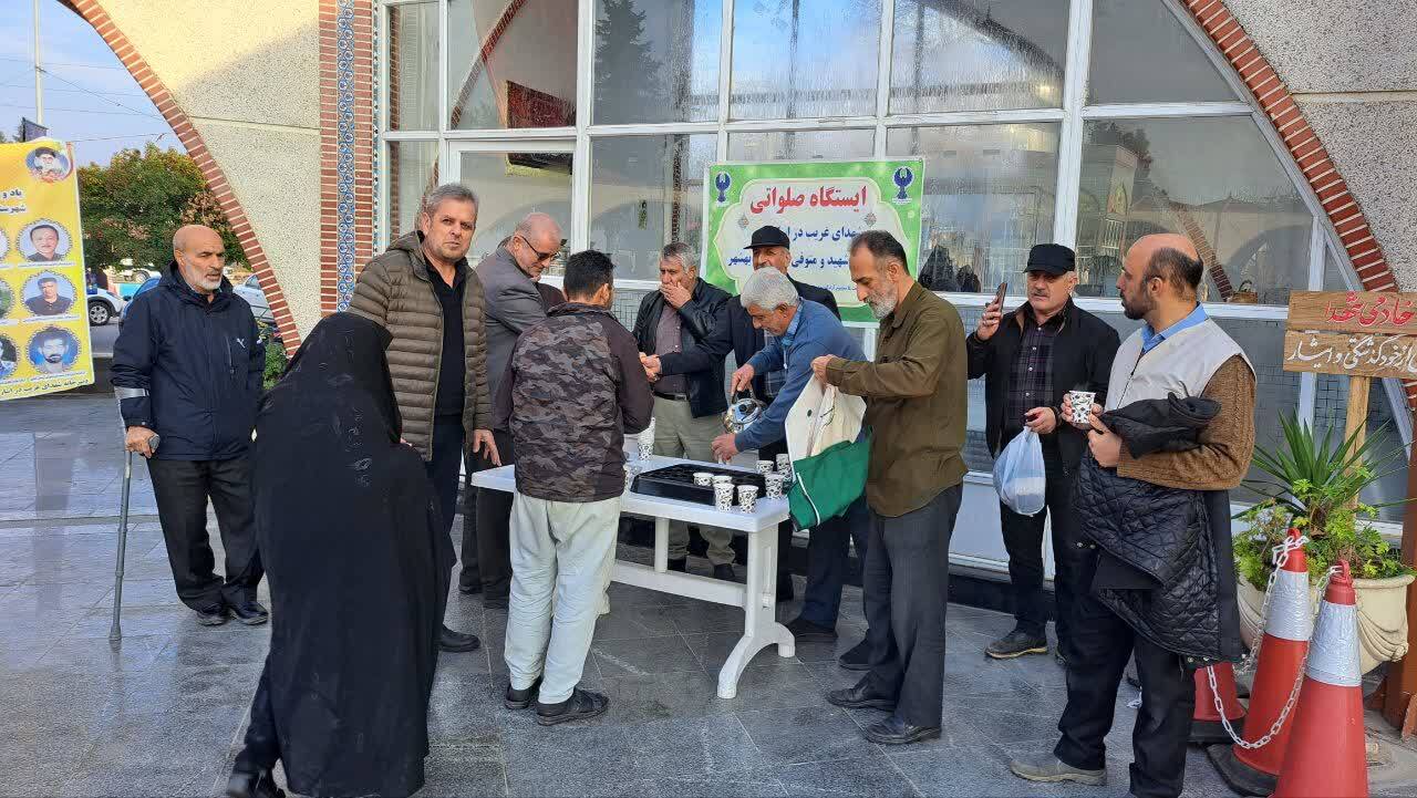 آیین عطرافشانی و گلباران مزار شهدای غریب در اسارت شهرستان بهشهر برگزار شد آیین عطرافشانی و گلباران مزار شهدای غریب در اسارت شهرستان بهشهر برگزار شد