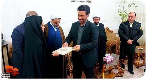 ادای احترام نماینده زاهدان به خانواده شهید«محمود حقیقت» ادای احترام نماینده زاهدان به خانواده شهید«محمود حقیقت»