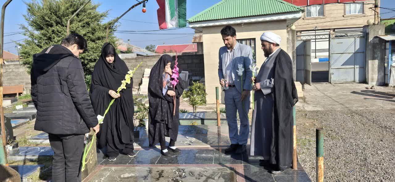 مزار شهدای غریب در اسارت آستانه اشرفیه و بندر کیاشهر عطرافشانی شد مزار شهدای غریب در اسارت آستانه اشرفیه و بندر کیاشهر عطرافشانی شد