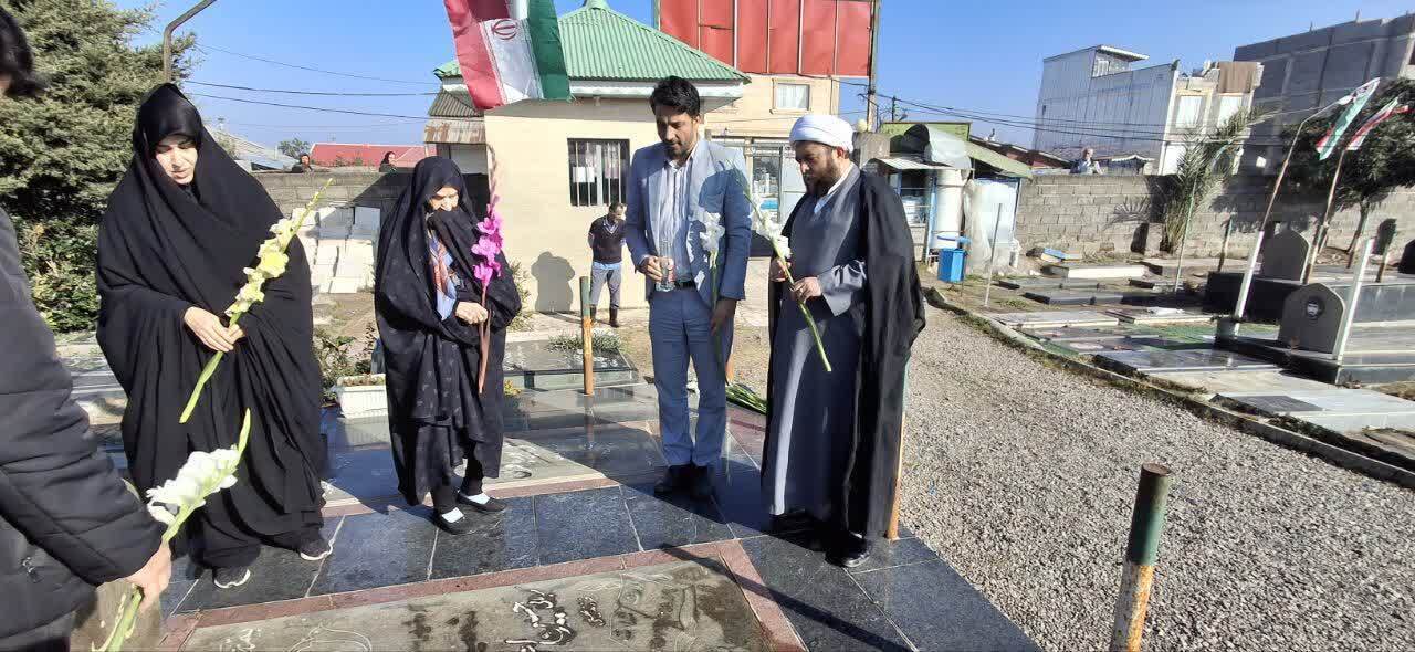 مزار شهدای غریب در اسارت آستانه اشرفیه و بندر کیاشهر عطرافشانی شد مزار شهدای غریب در اسارت آستانه اشرفیه و بندر کیاشهر عطرافشانی شد