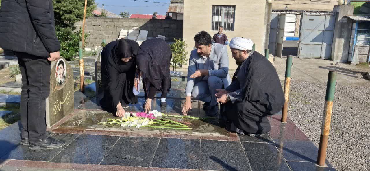 مزار شهدای غریب در اسارت آستانه اشرفیه و بندر کیاشهر عطرافشانی شد مزار شهدای غریب در اسارت آستانه اشرفیه و بندر کیاشهر عطرافشانی شد