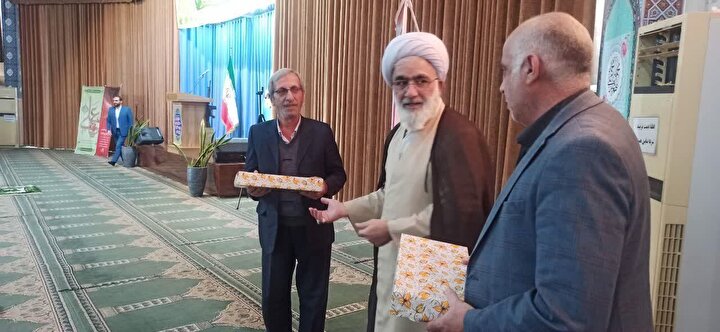 خانواده‌های معظم شهدای غریب در اسارت شهرستان فریدونکنار تجلیل شدند