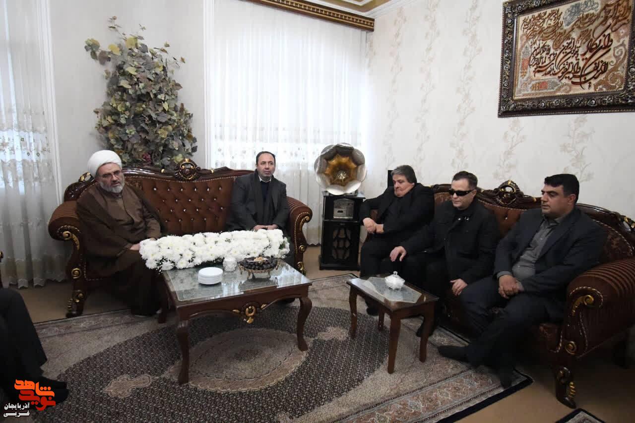 ابلاغ سلام رهبر انقلاب به ۳ تن از جانبازان ۸ سال دفاع مقدس ابلاغ سلام رهبر انقلاب به ۳ تن از جانبازان ۸ سال دفاع مقدس