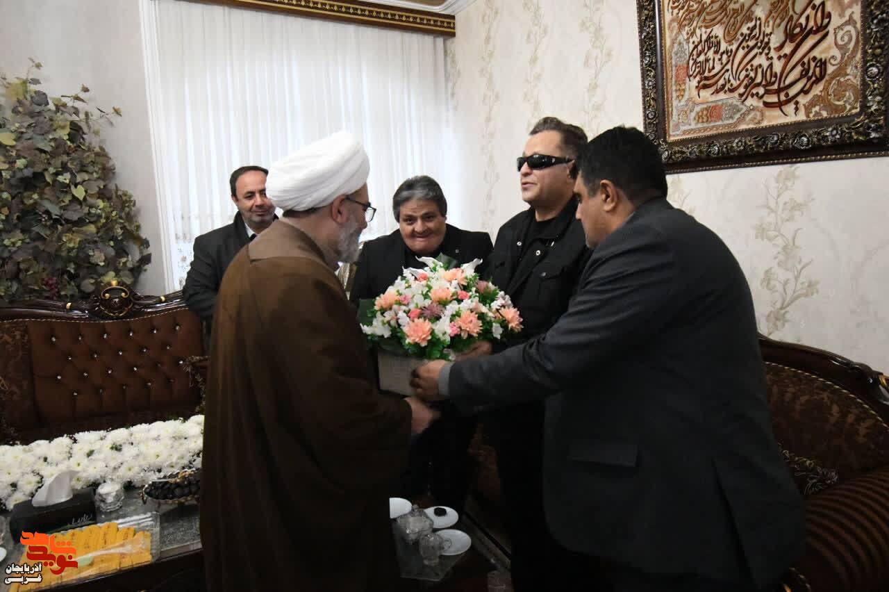 ابلاغ سلام رهبر انقلاب به ۳ تن از جانبازان ۸ سال دفاع مقدس ابلاغ سلام رهبر انقلاب به ۳ تن از جانبازان ۸ سال دفاع مقدس