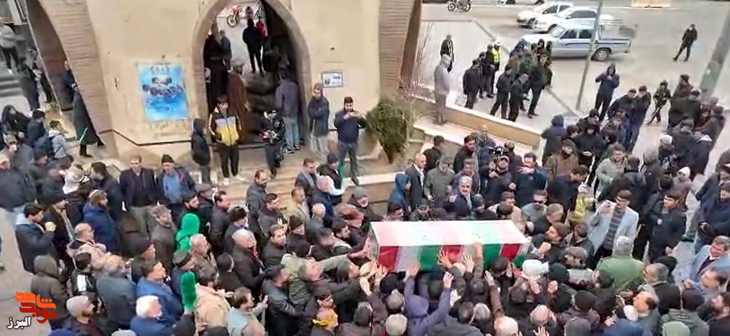 فیلم| تشییع مردم فردیس و مشکیندشت با شکوهای بینظیر، پیکر شهید جواد نوجهدهیان فیلم| تشییع مردم فردیس و مشکیندشت با شکوهای بینظیر، پیکر شهید جواد نوجهدهیان