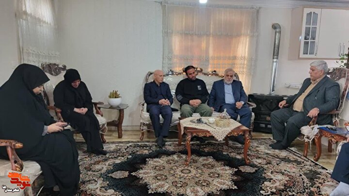 دیدار مسئولین با خانواده شهدای اغتشاشات اخیر شهرستان‌های استان تهران +عکس